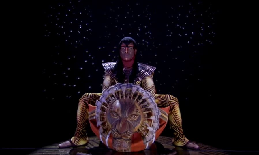 Sea el idioma que sea, esta historia habla acerca del futuro y del ciclo de la vida.