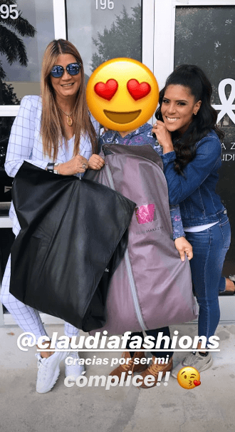 La emoción de su seguidora se fue intensificando mientras avanzaba la tarde del jueves 18 de julio. Juntas fueron por sus vestidos y empezaron a arreglarse para el esperado evento.
<br>