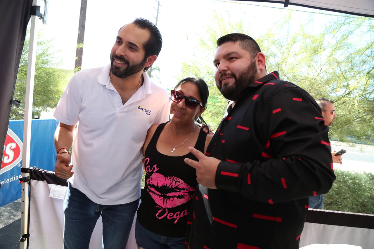 Así se divierten los locutores del Free-guey show cuando no están en cabina.