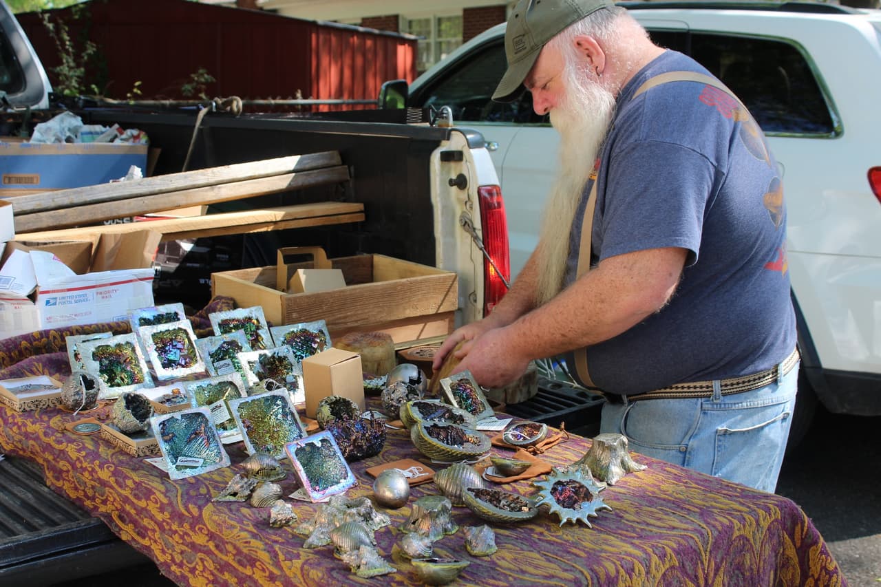 <b>Evento</b>: 38th Annual Cobb County Gem and Mineral Show
<br>
<b>Fecha</b>: 17 al 19 de noviembre
<br>
<b>Lugar</b>: Cobb County Civic Center. 548 S. Marietta Parkway. Marietta, GA. 30060
<br>
<b>Sitio web</b>: 
<a href="https://ccgms.org/">https://ccgms.org/</a>
<br>
<br>Encuentra rocas, cristales, piedras preciosas, minerales y fósiles increíbles de todo el mundo. Elige entre una gran selección de hermosas cuentas, joyas únicas y suministros para bisutería.