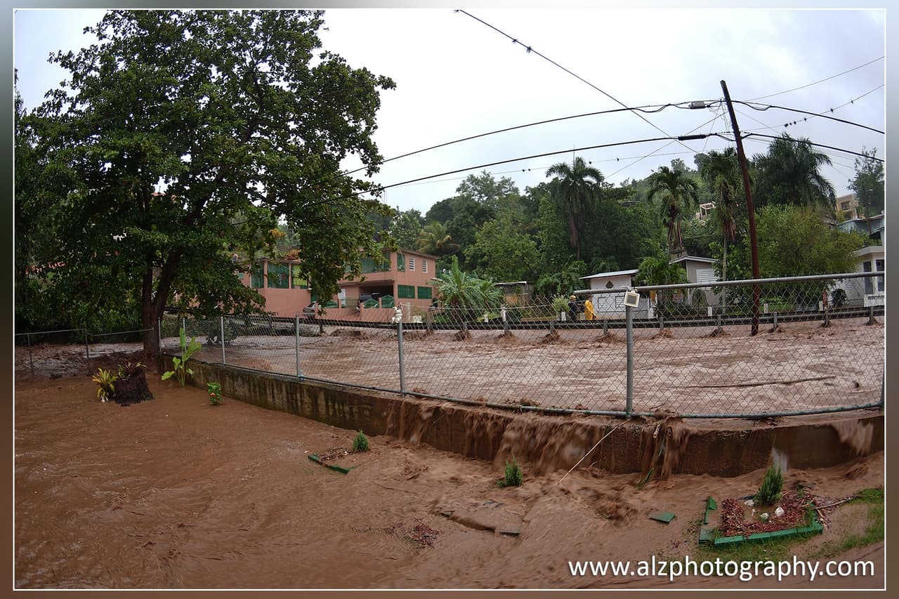 En el sector Santa Ana, un cuerpo de agua se salió de su cauce.
<br>