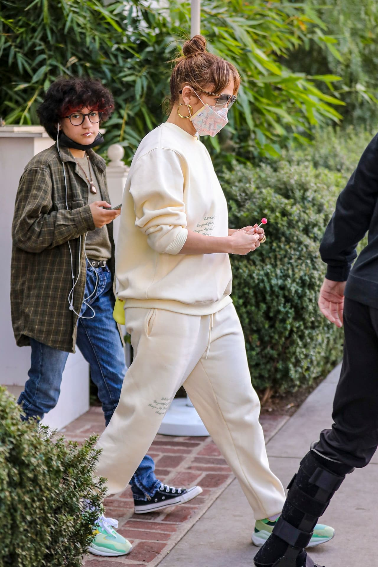 También hizo algunas compras en Tiffany & Co., así como en Saks Fifth Avenue.
<br>