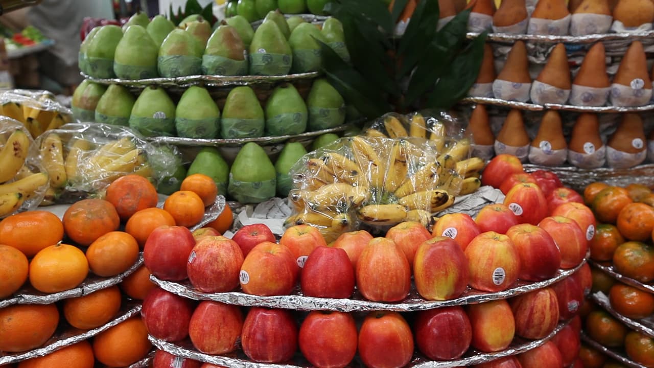 Puesto de frutas en el Mercado de Medellín.