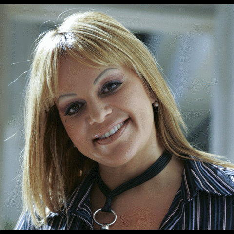 Chiquis Rivera en 2016 y Jenni Rivera en una fecha desconocida.