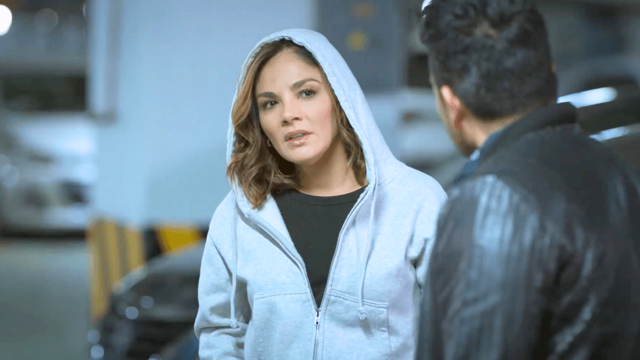 Lía huye bajo el nombre de ‘Patricia Méndez’ | Hermanas, Un amor Compartido | Capítulo 77