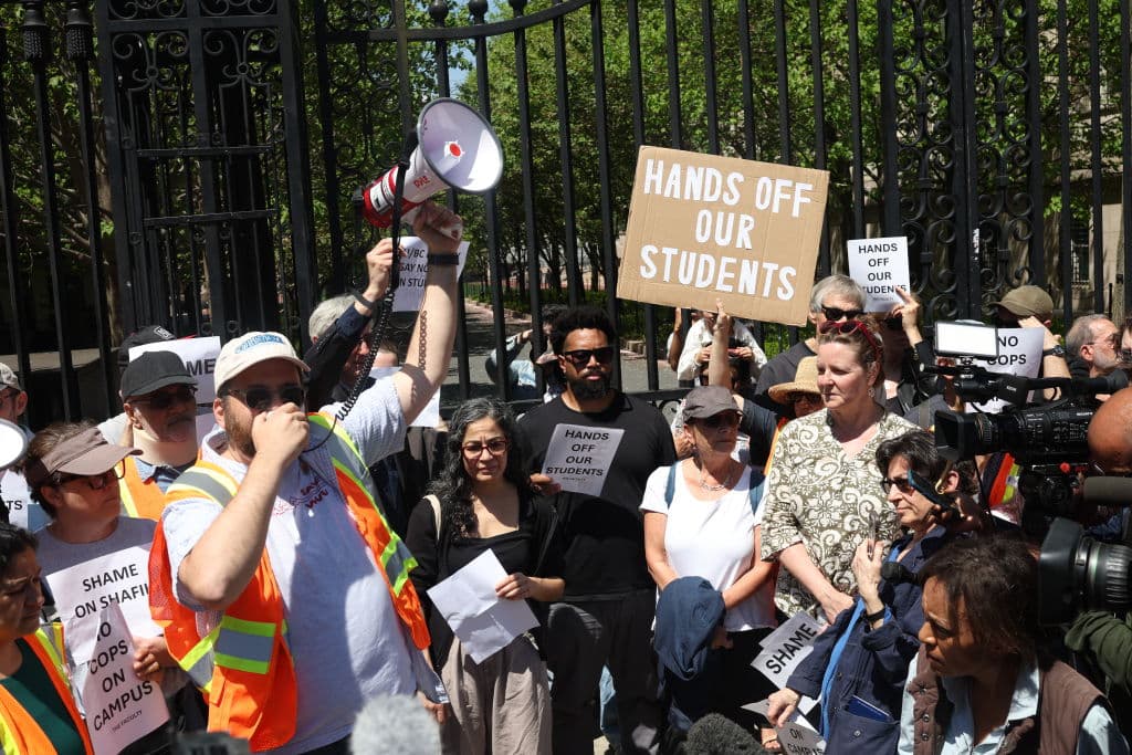 Las protestas de estudiantes que muestran solidaridad con Palestina y profesores que los apoyan están siendo reprimidas en diferentes puntos de Estados Unidos.