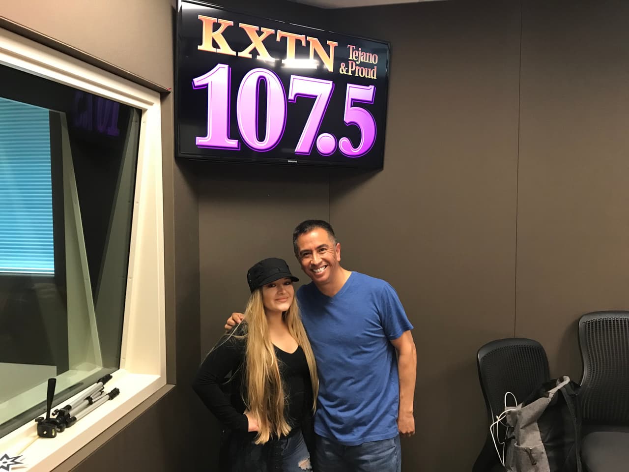 Devin Banda premieres 'Un Poquito Mas' on KXTN 