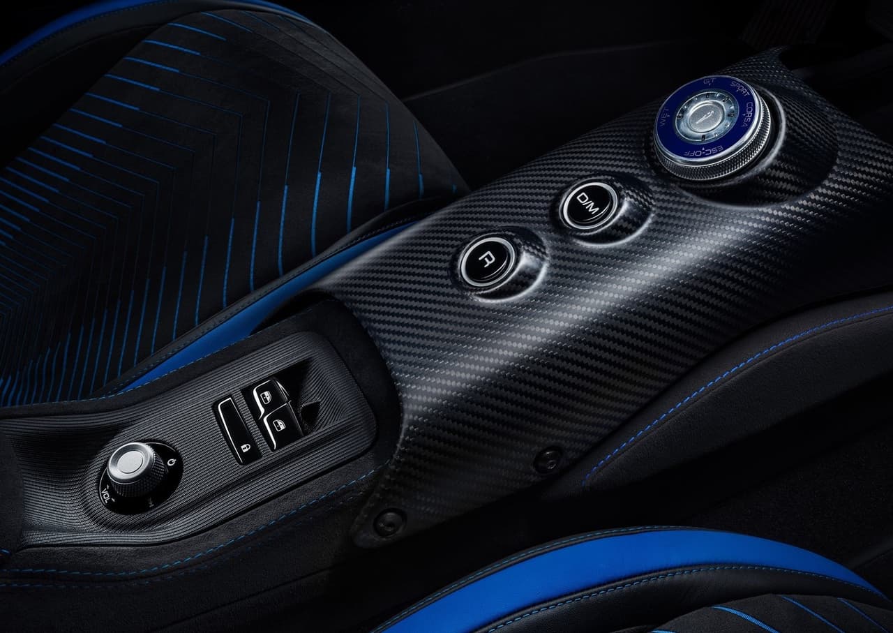 En un futuro cercano, el fabricante también planea lanzar una versión eléctrica y otra convertible del MC20.