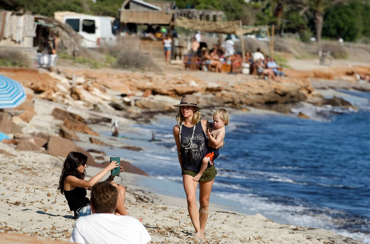 Pasaron toda la tarde a la orilla del mar.