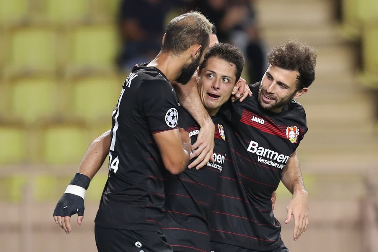 La figura de 'Chicharito' en Bayer Leverkusen tomó un peso importante, al punto que cuando el mexicano no estuvo en su mejor momento esta temporada el equipo lo sintió, algo que los llevó a la eliminación en octavos de final en la Champions League, a la salida de su técnico y a peligrar con el descenso en la Bundesliga.