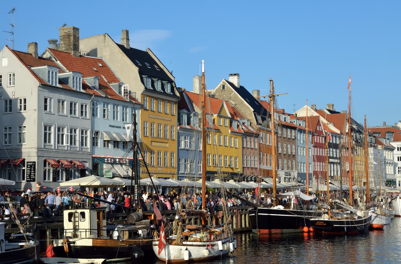 <b>Puesto 8. Copenhague. </b>El salario en la capital danesa se sitúa en el octavo lugar: 3,190 dólares al mes. Sin embargo, es la tercera con mejor índice de calidad de vida, otra de las variables tomadas en cuenta en el estudio.