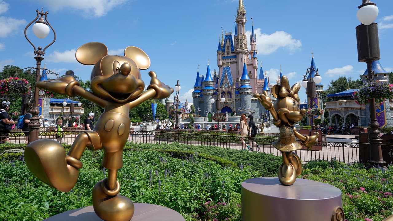 Represalias de DeSantis contra Disney son “sumamente perjudiciales" para Florida, advierten exgobernadores y exlegisladores