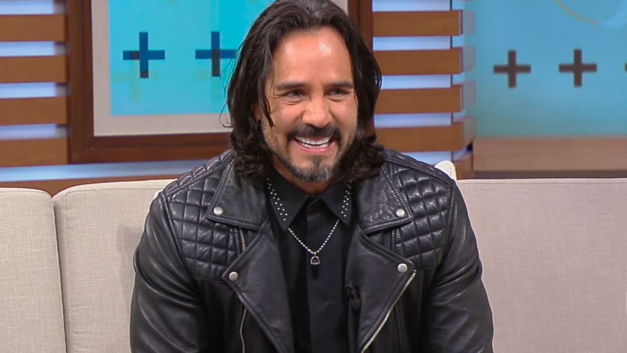 José Ron revela su situación sentimental: “No duermo solo”