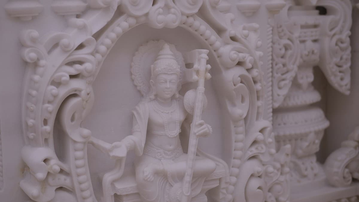 El templo representa el tercer "Akshardham" o "morada de lo divino" que la organización construye, después de otros dos, ubicados en Nueva Delhi y Gujarat, donde tiene su sede el BAPS.