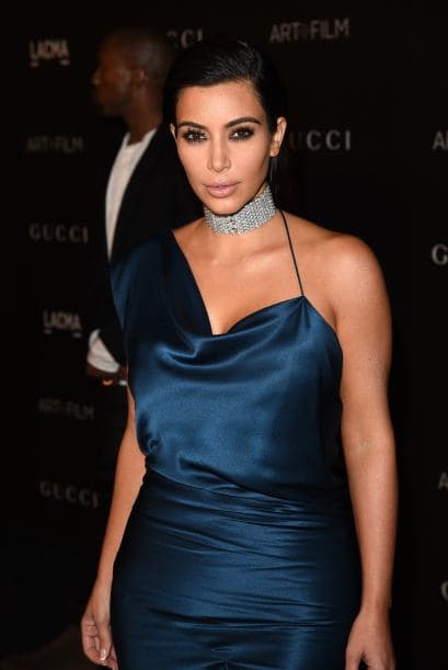 Kim Kardashian vestido azul