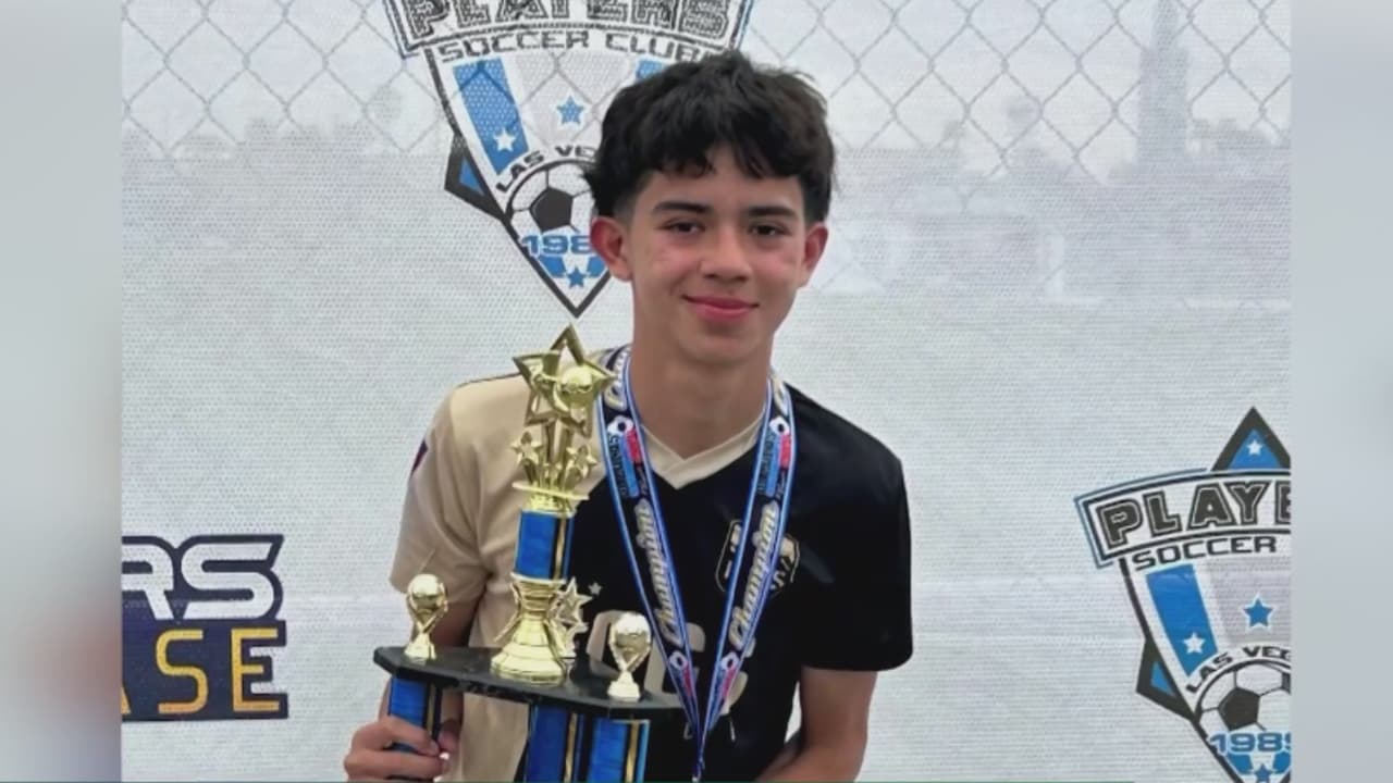 Su amor por el fútbol es único: conoce a este joven hispano, toda una promesa del futuro