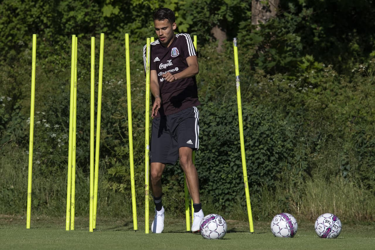 Diego Reyes ha puesto su mayor esfuerzo para quedarse entre los 23 jugadores que estarán en Rusia, a pesar de su situación. Una lesión ya dejó por fuera a Néstor Araujo.