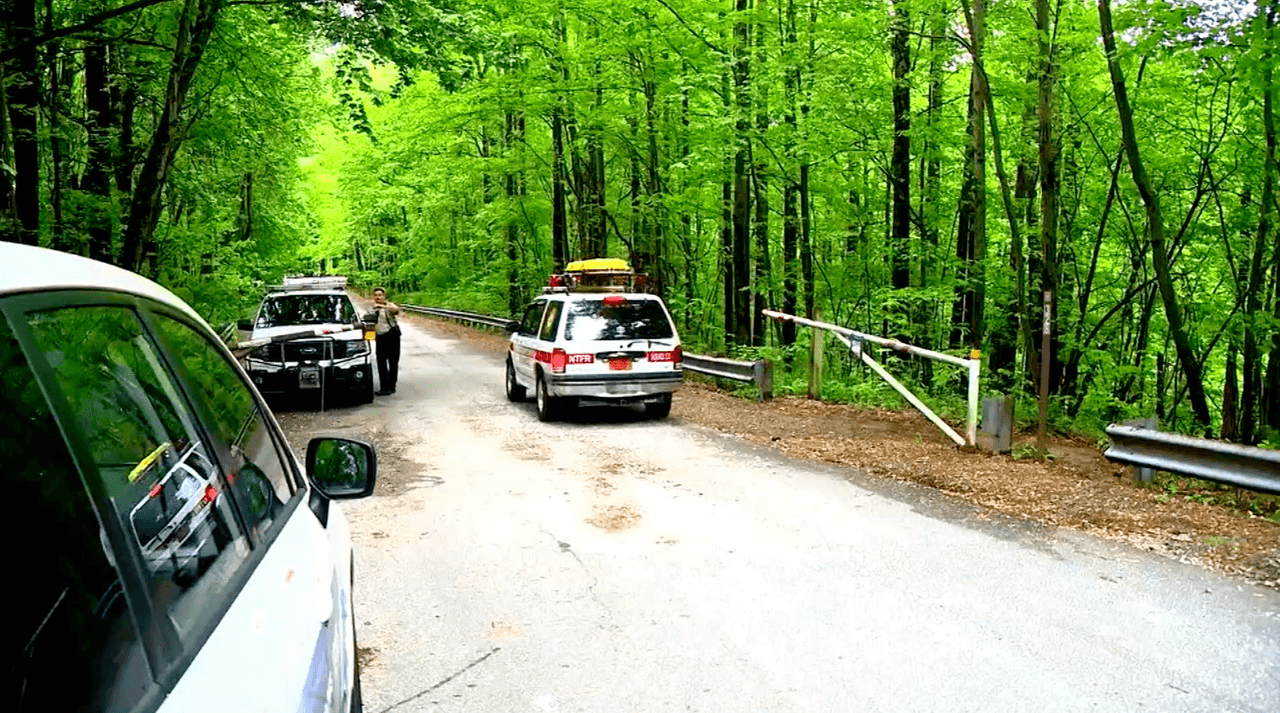 Muere rescatista en un operativo de búsqueda en una catarata de Carolina del Norte