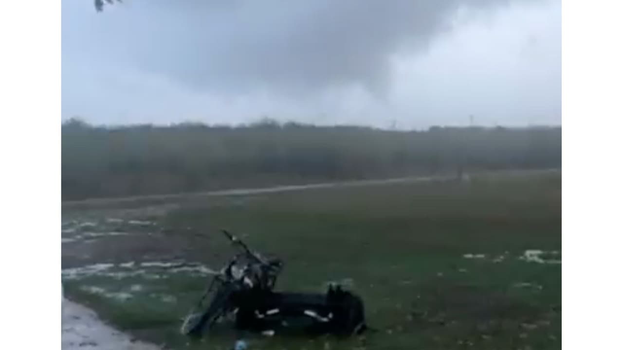 Este posible tornado fue captado por Eric Estrada en Mendoza, Texas, muy cerca de Mustang Ridge, donde hubo varias alertas.