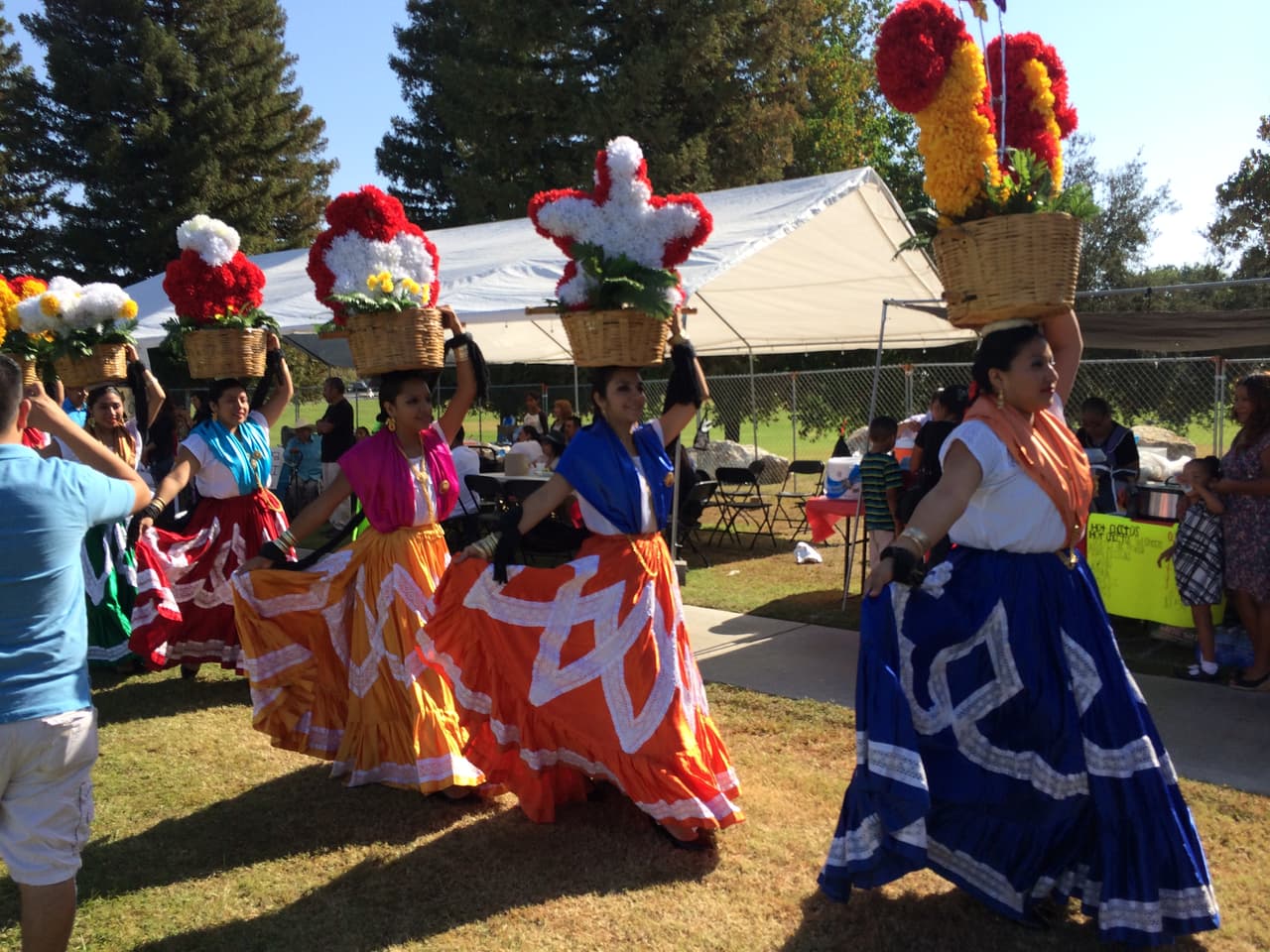 El 
<a href="https://www.univision.com/local/fresno-kftv/en-fotos-los-principales-atractivos-de-esta-temporada-de-ferias-y-festivales-en-el-valle-central-fotos">condado de Kern</a> se viste de colores este domingo con el tradicional 
<b>evento Oaxaqueño de La Guelaguetza.</b>
<br>