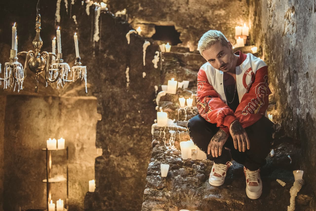 Entre los nominados a Canción del Año Urbano se encuentra el tema "Bobo" de J Balvin.
<a href="http://www.univision.com/especiales/premio-lo-nuestro/vota" target="_blank"> </a>