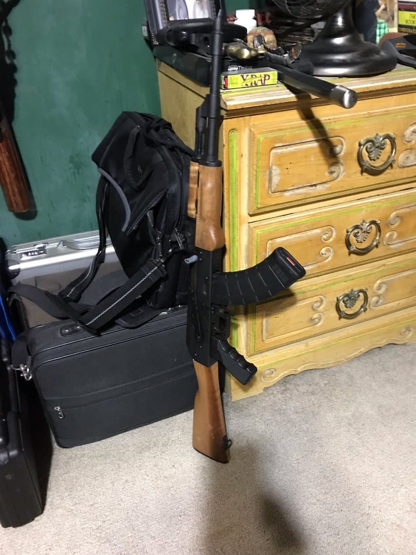 Las autoridades pusieron en custodia a dos personas para interrogarlas mientras se lleva a cabo la investigación.