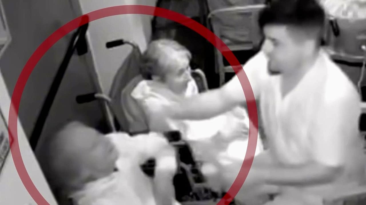 Indignación en Argentina por videos que muestran maltrato de un enfermero a dos adultas mayores