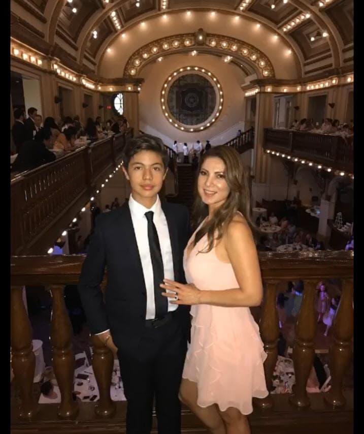 Dado que 'El Temerario' no suele compartir su vida privada en Twitter (no tiene Instagram), es a través de la cuenta de Priscila por medio de la cual sus fans han atestiguado el crecimiento del joven. 
<br>