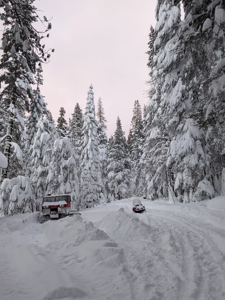 Si bien hay muy buenas noticias, los expertos insisten que estos indicadores están 
<b>muy lejos de terminar con la sequía en la región</b> y que se necesitan "muchas lluvias y nevadas" para cambiar el panorama.