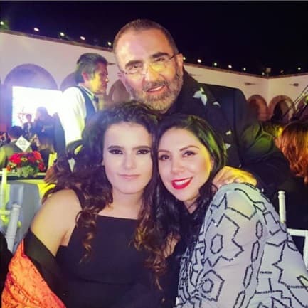 En la boda de Vicente Jr. y Katya, Camila, la hija de Alejandro Fernández, ya pidió cantar.
