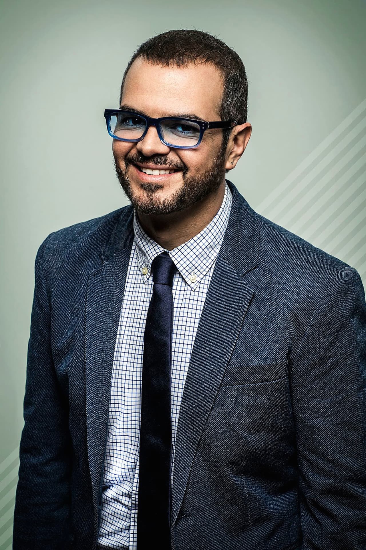 "El cine es un gremio que se cuece aparte de la música y así como un director de cine que quiera cantar le va a costar un poco de trabajo, un cantante que quiera escribir o dirigir, pues también le va a costar mucho trabajo que lo acepten, pero en esas andamos", finalizó.