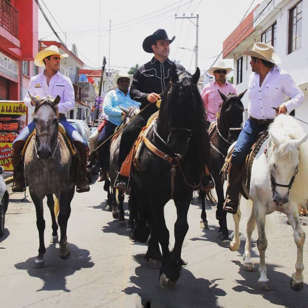 <b><a href="http://www.univision.com/temas/eduardo-capetillo">Eduardo Capetillo</a></b> fue una estrella musical a finales de la década de los 80 y principio de los 90, además fue un exitoso protagonista de telenovelas. Recordemos su trayectoria.