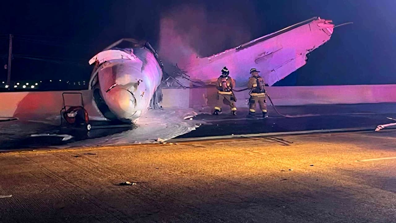 Una persona pierde la vida al caer una avioneta sobre carretera de Laredo, Texas