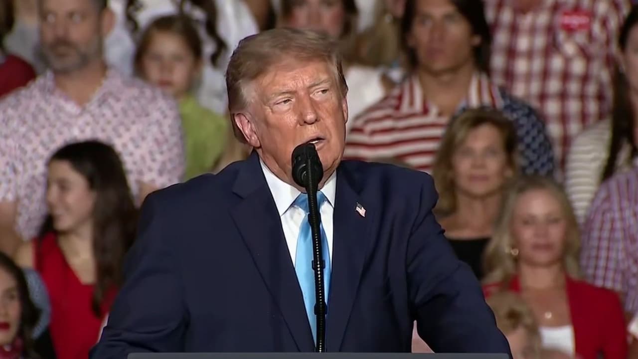 Director de comunicaciones de la Casa Blanca lanza mensaje en torno a comentarios de Trump sobre California