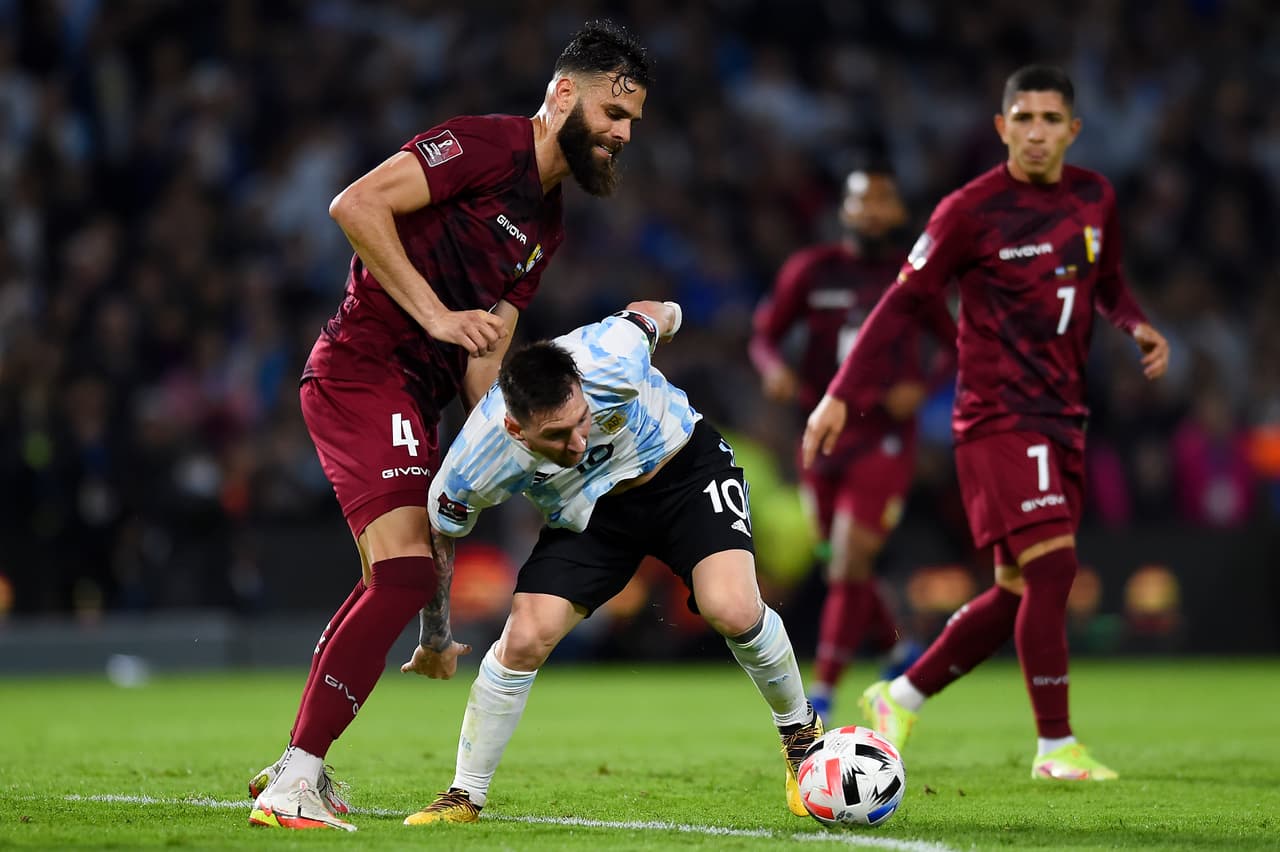 Detienen a papá de futbolista venezolano al ser opositor de Nicolás Maduro