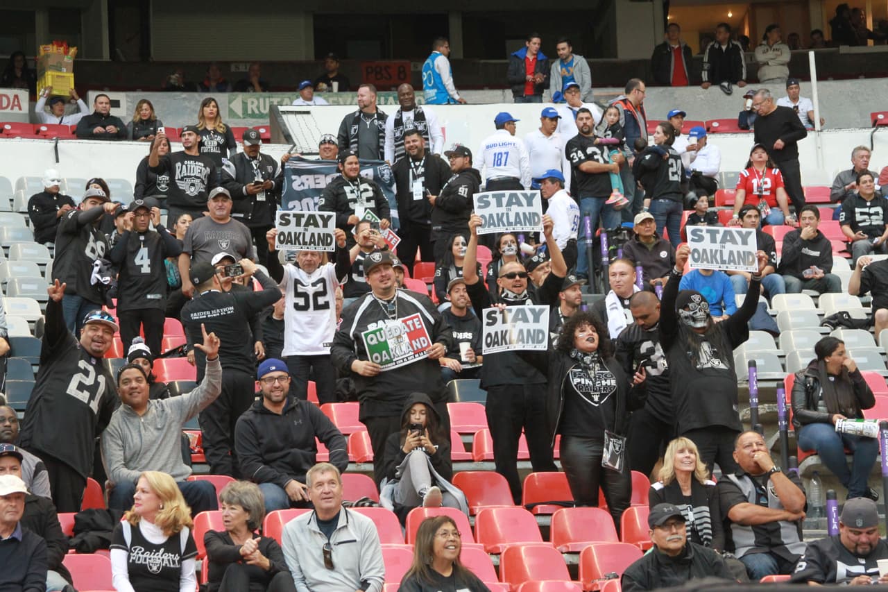 Miles de aficionados y apasionados de la NFL se dieron cita en el estadio Azteca para presenciar el duelo de Monday Night entre Raiders y Texans.