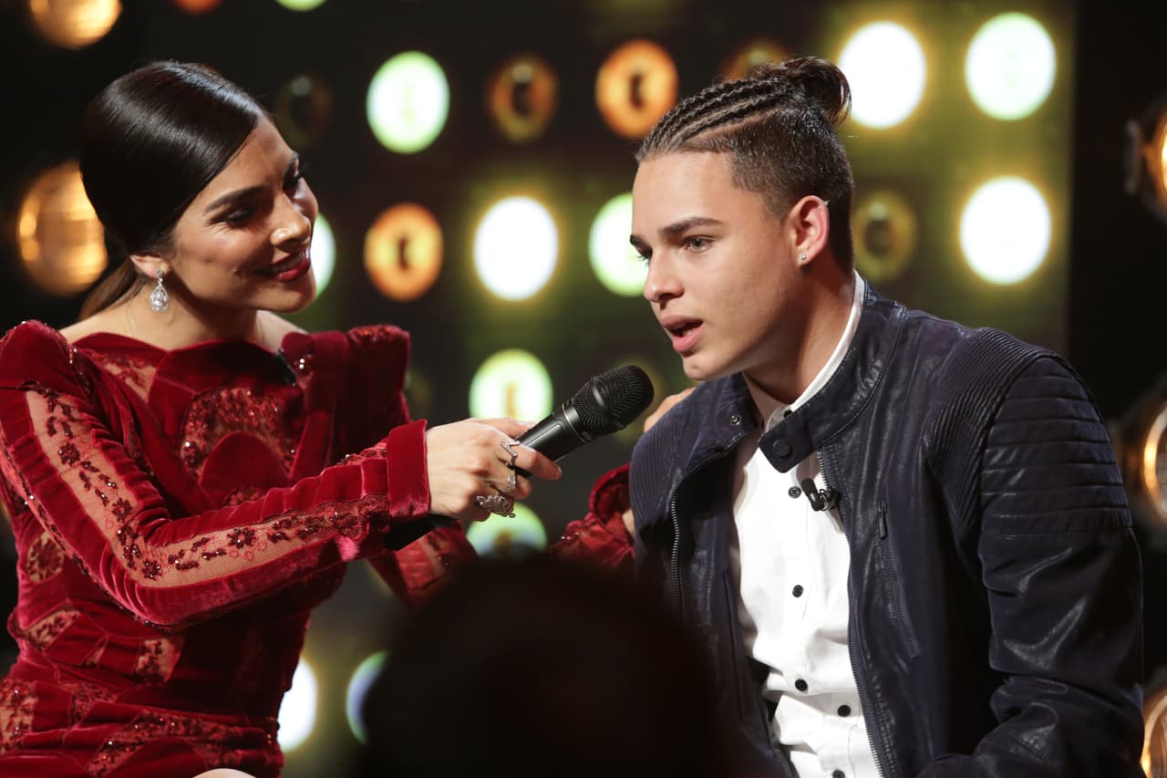 Alejandra le pidió sus primeras palabras tras resultar ganador y Brian agradeció el apoyo de los fans, jueces y vocal coaches.