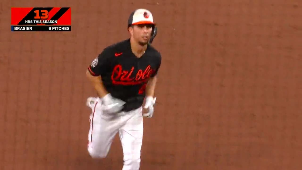 Ramón Urías pega su homerun 13 con Orioles este año en la MLB