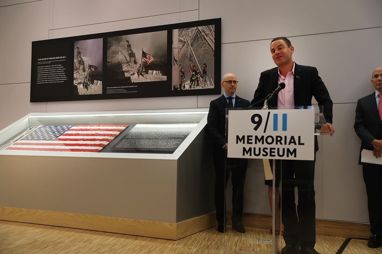 Joseph Daniels destacó la importancia de contar con la enseña en el museo.