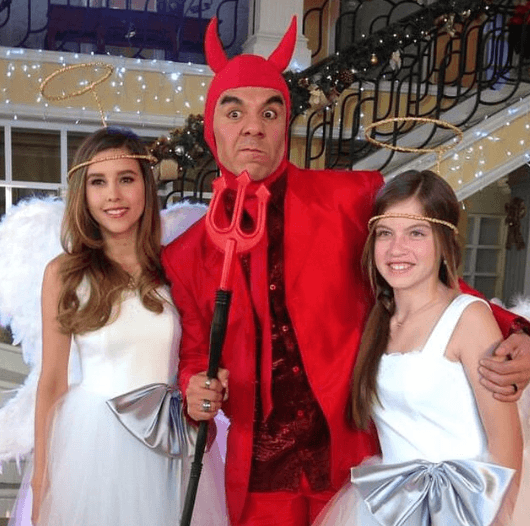 Dos angelitos y un pequeño diablo...
<br>