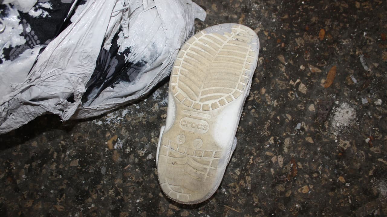 <b>Las cámaras de seguridad </b>nunca captaron a Madeline llegando a la escuela aquella mañana. Un zapato que pertenecía a Madeline Soto fue ubicadopor las autoridades en un basurero.