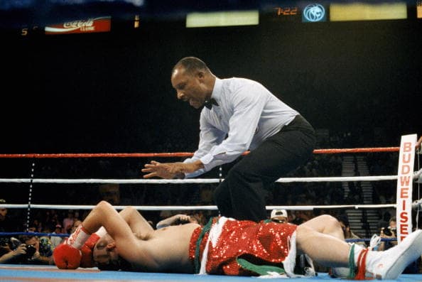 De La Hoya noqueó a ‘El Maromero’ en la pelea del 29 de julio de 1994. 
<br>