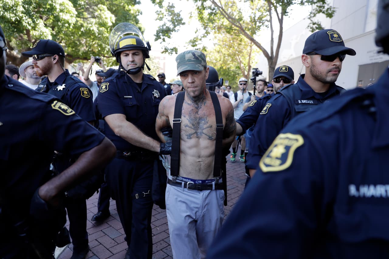 La Policía de Berkeley reportó varios arrestos.