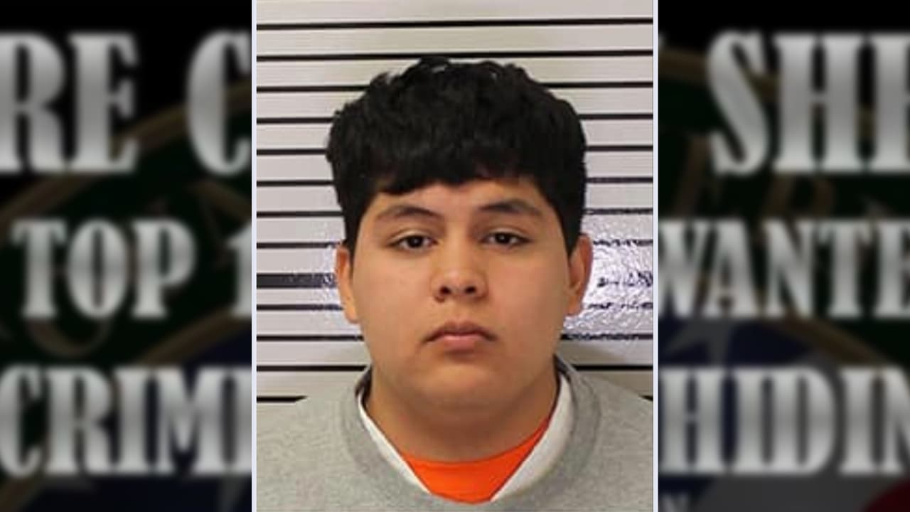 Andrew Rodríguez, 18, de Earlimart y Pixley. Es prófugo de la justicia
<b> por intento de homicidio.</b>