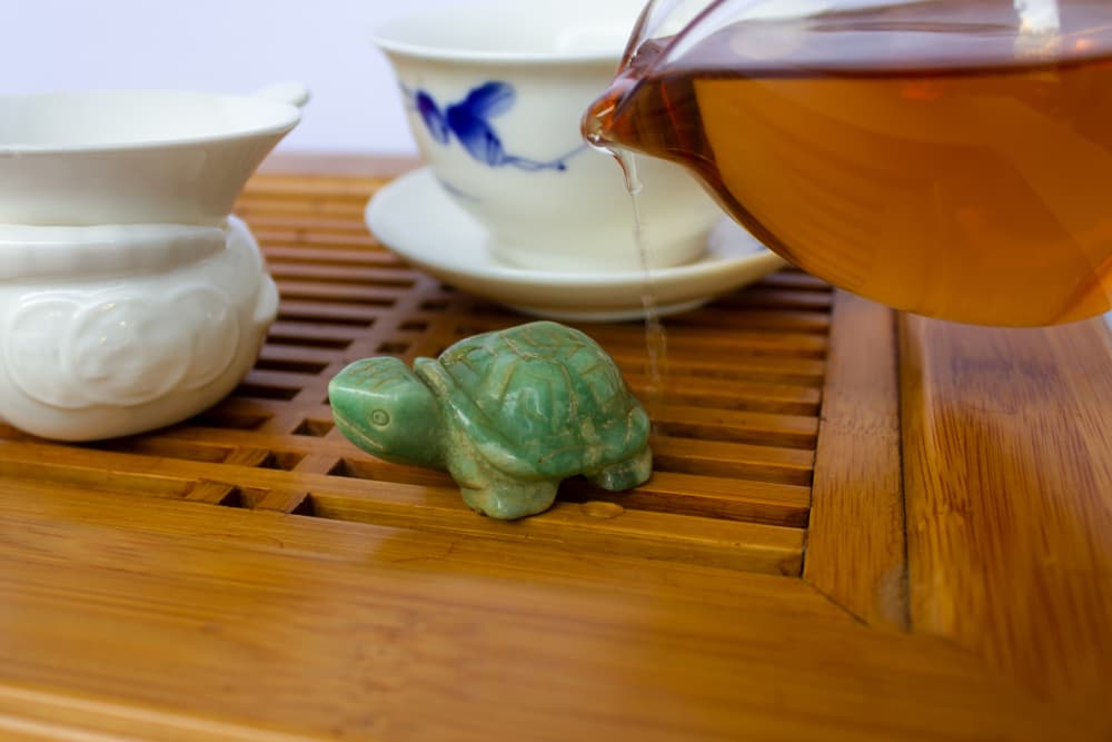 También los chinos tienen figuritas de tortuga muy especiales para festejar su Año Nuevo (que ya viene pronto) y puedes colocarlas al igual que las ranitas en tu lugar favorito.