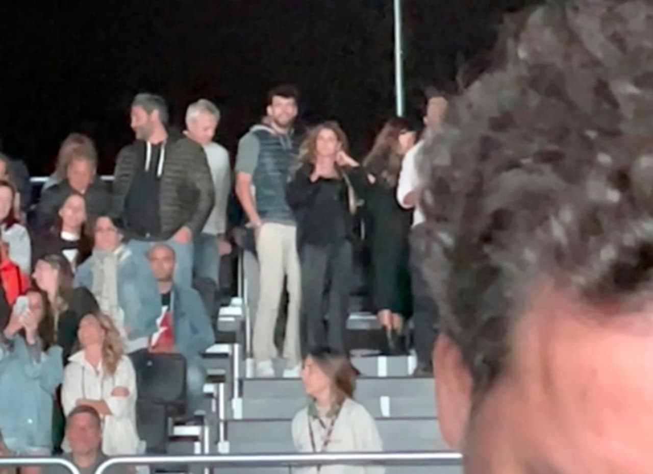 The Sun, citando a una fuente, aseguró que la pareja habría mantenido en secreto la relación ya que 
<b>habrían estado saliendo "por meses".</b>
<br>