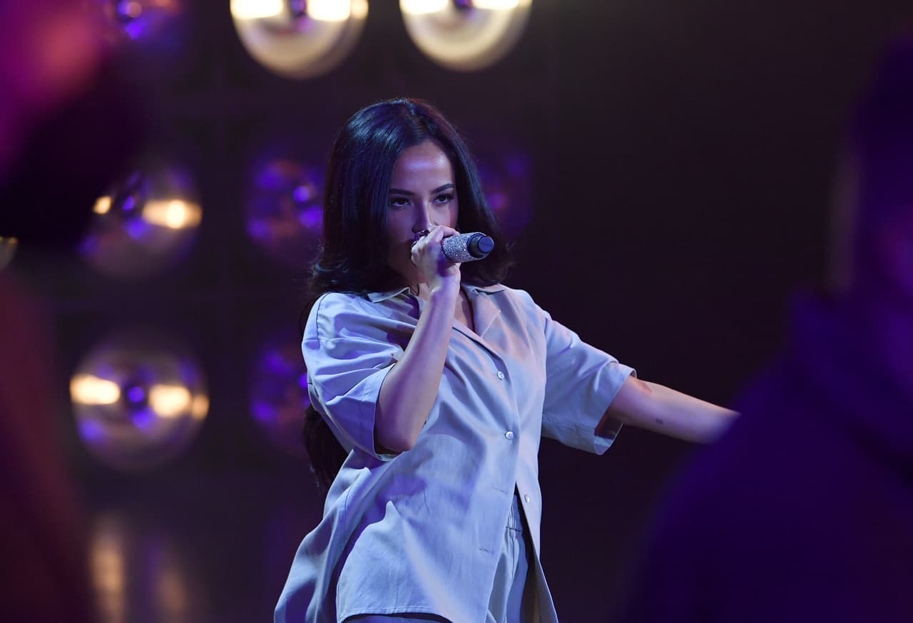 Becky quedó nominada a los premios de Artista De La Juventud Femenino, Girl Power y Ayudando A Sus Fans, por su labor en las redes sociales para ayudar a otros.