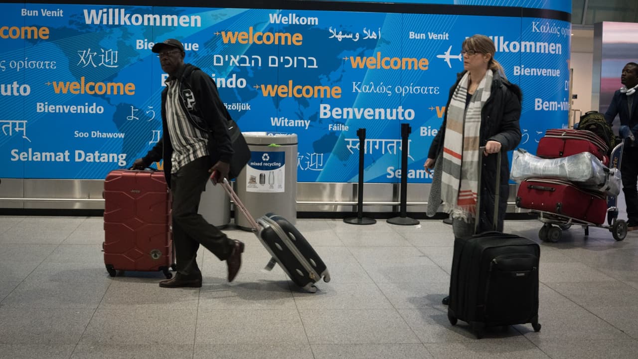 Consulado dominicano en Nueva York aconseja consultar con abogados antes de salir del país