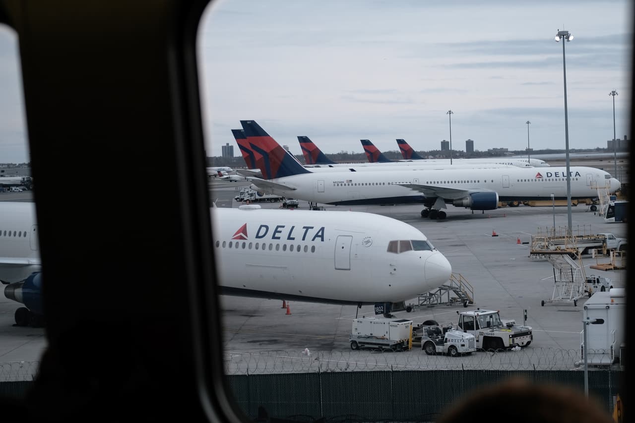 Reanudan vuelos de aeropuertos de NYC y Filadelfia tras haber sido suspendidos temporalmente
