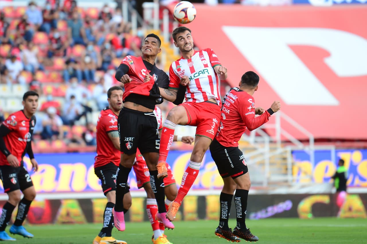 Atlas no se toca el corazón y golean 1-5 a un débil Necaxa. Los Zorros toman el quinto de lugar de manera momentánea y Necaxa volverá a dormir en la última plaza del torneo.
